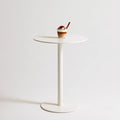 Table bistrot aux lignes épurées, coloris blanc